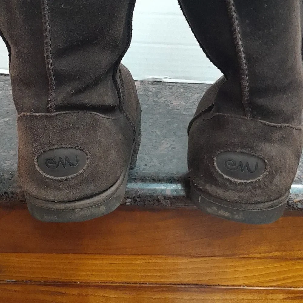 Unisex Emu Waterproof Boots...EUC Size 9/W Size 8/ M.
